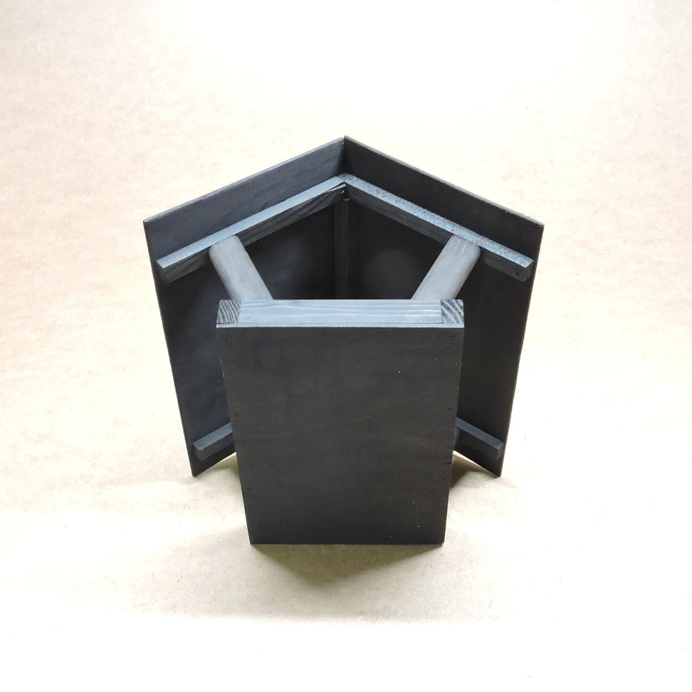 Кормушка садовая для птиц 