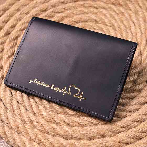 Стильна обкладинка на паспорт у вінтажній шкірі Серце GRANDE PELLE 16723 Чорна Київ