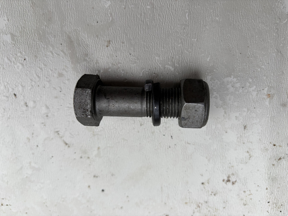 Болт карданного вала среднего моста КамАЗ. М16х1.5х42. Харьков - изображение 1