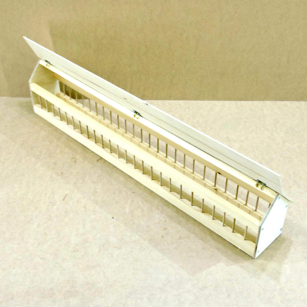 Деревянная кормушка для голубей 