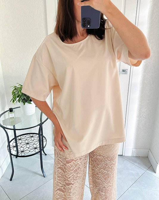 Женский романтичный и одновременно стильный костюм двойка: футболка и штаны софт + турецкий гипюр 54/58, Бежевый Одесса - изображение 3
