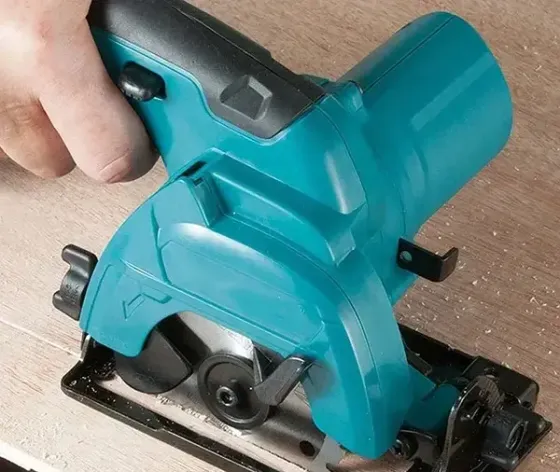 Аккумуляторная дисковая пила 85 мм, 25.5 мм, 2 аккумулятора Коломия