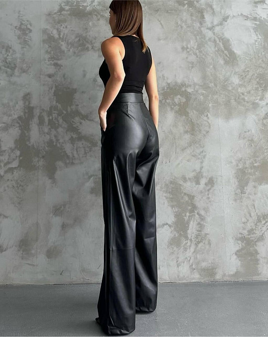 Жіночі стильні брюки-палаццо із еко-шкіри Одеса - фото 2