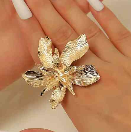 Велика каблучка квітка золота жіноча масивна каблучка у формі квітки регульований розмір Київ
