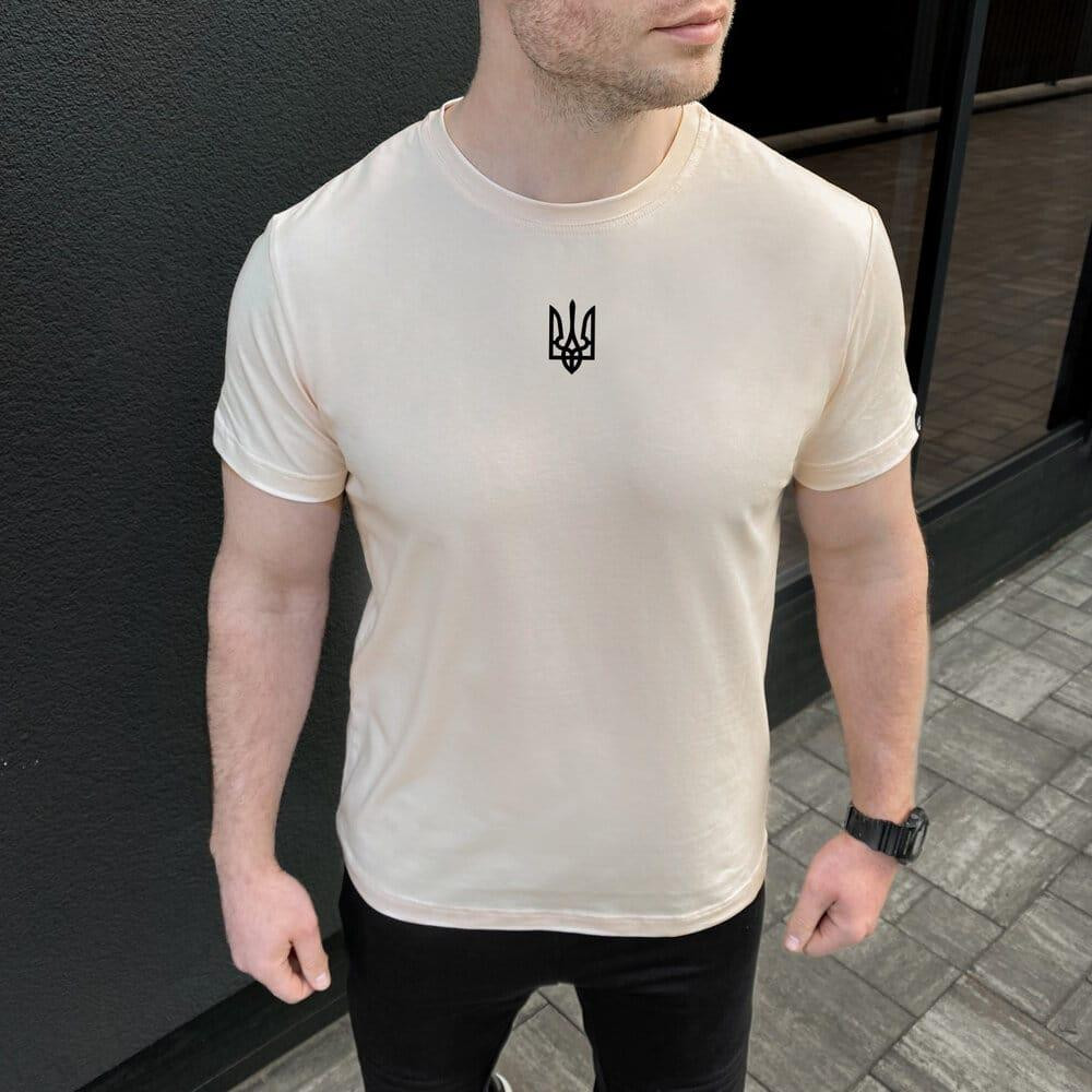 Футболка чоловіча однотонна молочна Pobedov Peremoga - наклейка Герб 4см чорна Київ - фото 1