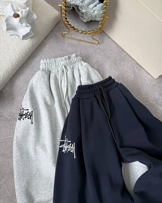 Жіночі об'ємні теплі оверсайз штани тринитка на флісі з вишивкою Синій Одеса - фото 3