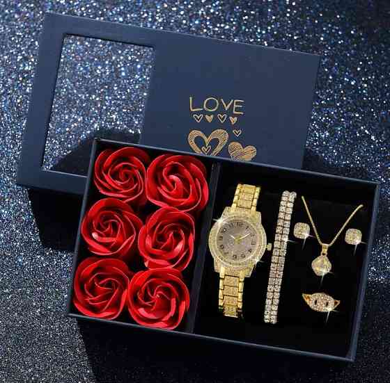 Подарочный набор для девушек наручные часы кольцо браслет ожерелье серьги в подарочной коробки золотой Киев
