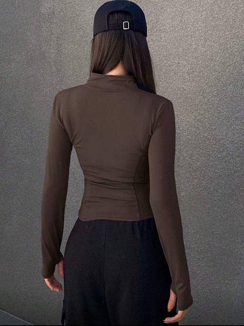 Жіночий стильний лонгслів з довгим рукавом на блискавці пума. Шоколад, 44 Одеса - фото 4