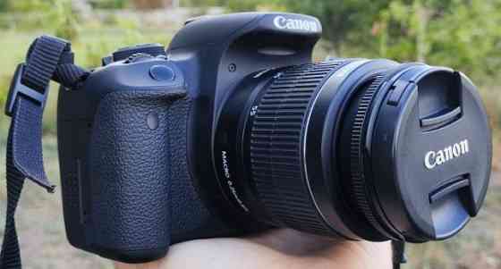 Фотоаппарат Зеркальный Canon 700D Сенсорный . Киев