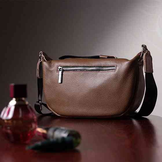 Жіноча сумка з натуральної шкіри через плече з незвичайним бігунком брелок Vintage 22619 Коричнева Київ