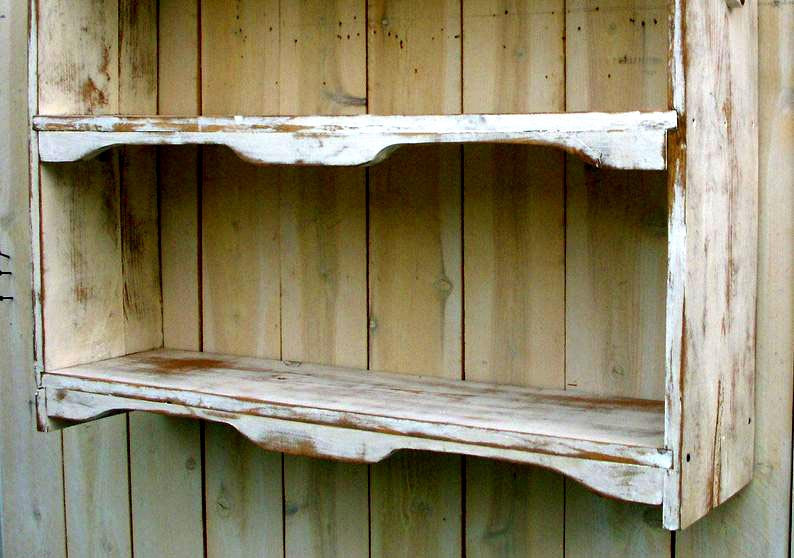 Настенная книжная полка 