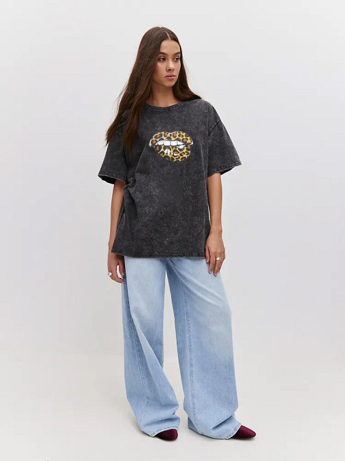 Футболка оверсайз у вініжному стилі з принтом Губи Чорний Харків - фото 2