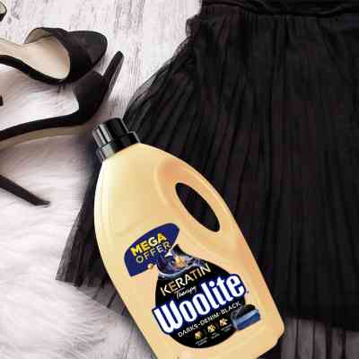 Гель для стирки Woolite Для черных, темных и джинсовых тканей С кератином 4.5 л (5900627056945) Винница