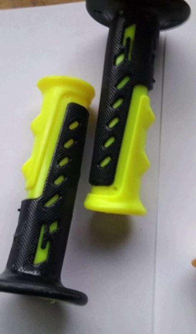 Ручки руля велосипедные (черные с желтыми) Мукачево - изображение 1