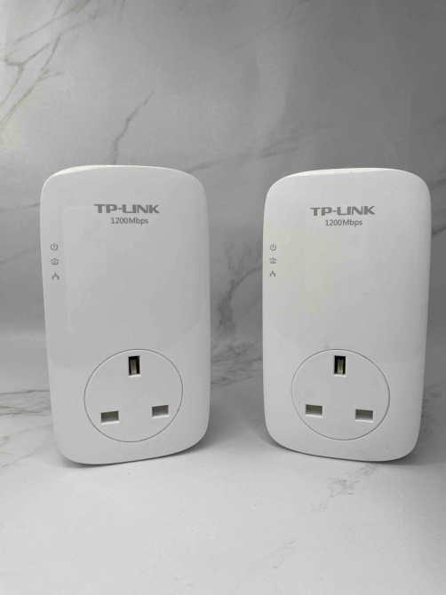 Б/В Комплект гігабітних адаптерів TP-Link Powerline AV1300 з розеткою (TL-PA8030P KIT) Київ - фото 1