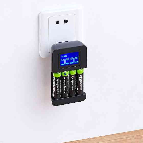 Зарядное устройство для 4 аккумуляторов AA/AAA Amazon Basics интеллектуальное цифровое с LCD 100–240В Киев