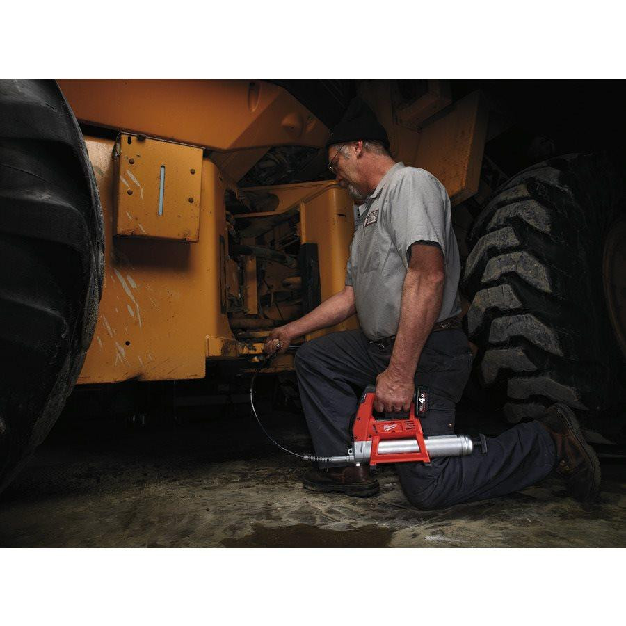 Шприць для змазки MILWAUKEE M12 GG-401B (Li-Ion 4Ач) 4933441675 (+ заряд. пристрій, 1 акум., в сумці для Одеса - фото 7