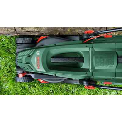 Газонокосилка Bosch UniversalRotak 37-555 1400Вт, 37см, 40л, 27-50мм, 15.5кг (0.600.8A6.501) Винница