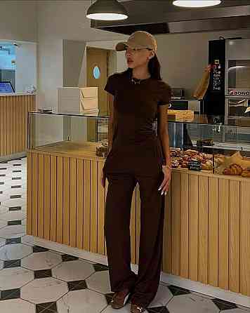 Жіночий базовий прогулянковий костюм-двійка: футболка та штани турецька віскоза Шоколад Одеса