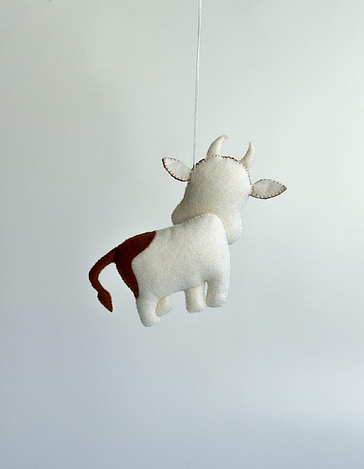 М’яка фетрова іграшка корова ручної роботи – безпечна розвиваюча іграшка Київ - фото 4