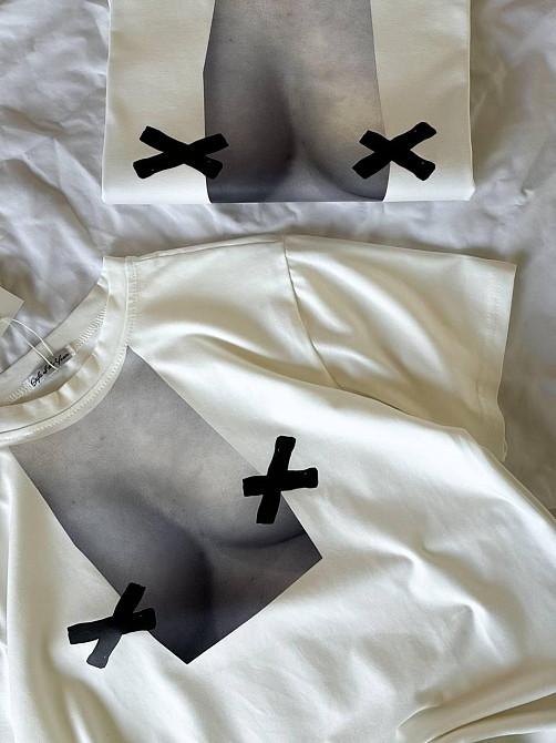 Жіноча стильна оверсайз футболка з пікантним малюнком турецький кулір Одеса - фото 4