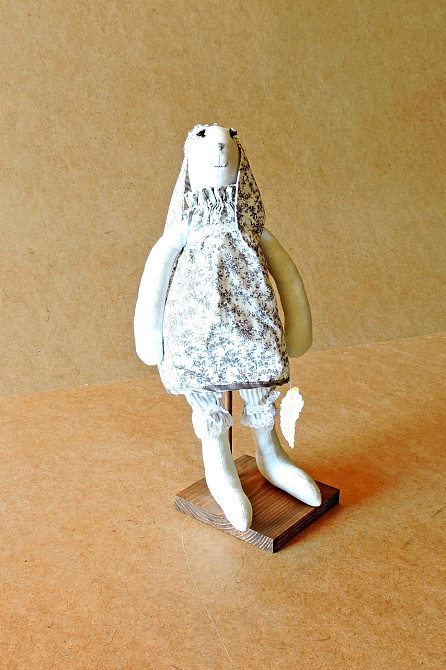 Подставка для кукол 