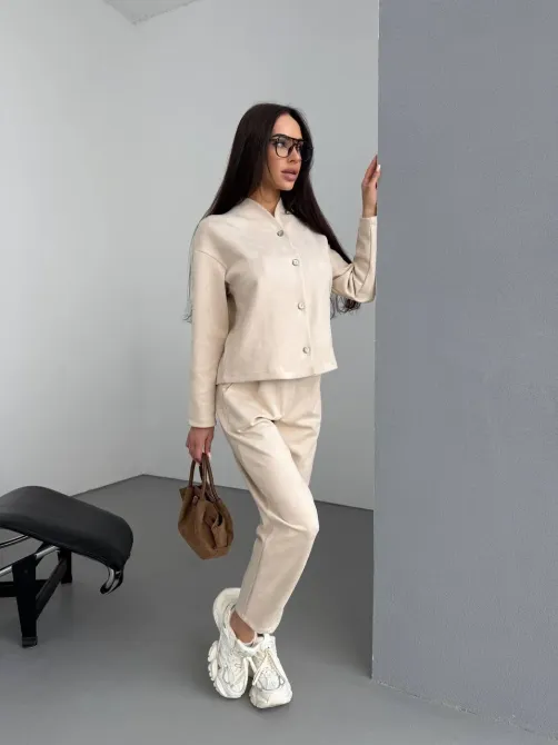 Жіночий костюм із замшу на дайвінгу чорний та світлий беж Одеса - фото 2