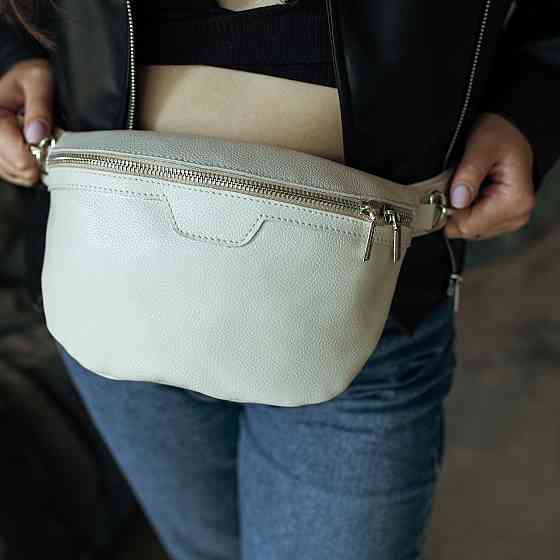 Жіноча шкіряна бананка, сумка з натуральної бежевої шкіри, стильна і гарна жіноча сумочкаMasterSem Київ