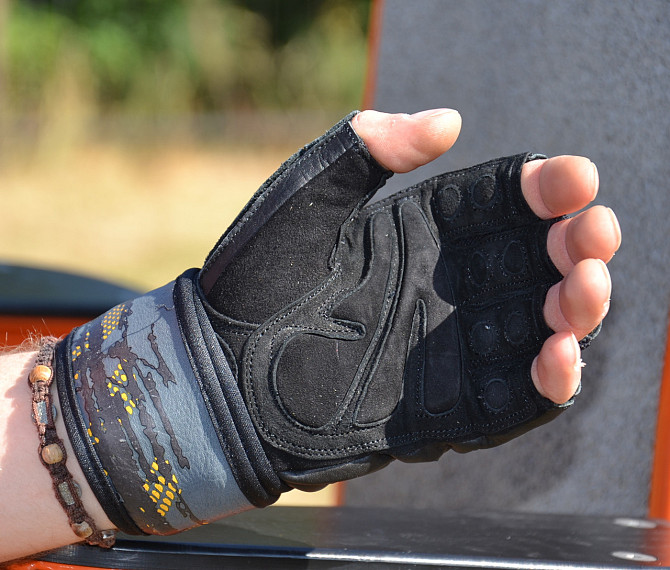 Перчатки для фітнесу MadMax MFG-880 Signature Black/Grey/Yellow S Кам'янське - фото 3