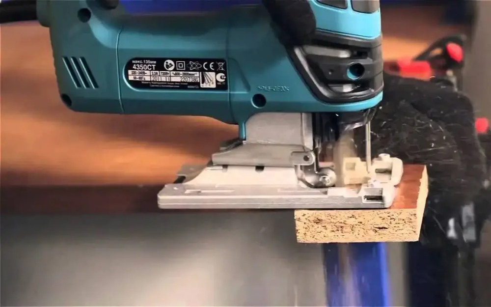 Профессиональный лобзик с подсветкой Makita 4350 FCT Киев - изображение 7