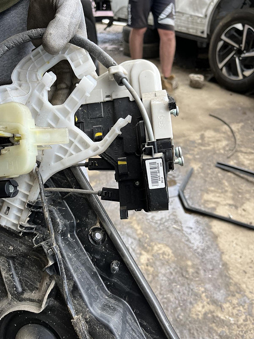 Замок задней левой двери Hyundai Santa Fe 2012–2018 Киев - изображение 2