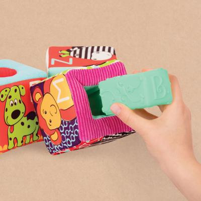 Розвиваюча іграшка Battat м&apos;які кубики-сортери ABC S2 (BX1661Z) Вінниця - фото 4