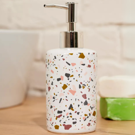 Шторка для ванной и душа набор аксессуаров и ванных принадлежностей: шторка,стакан для щеток,дозатор для мыла Каменец-Подольский