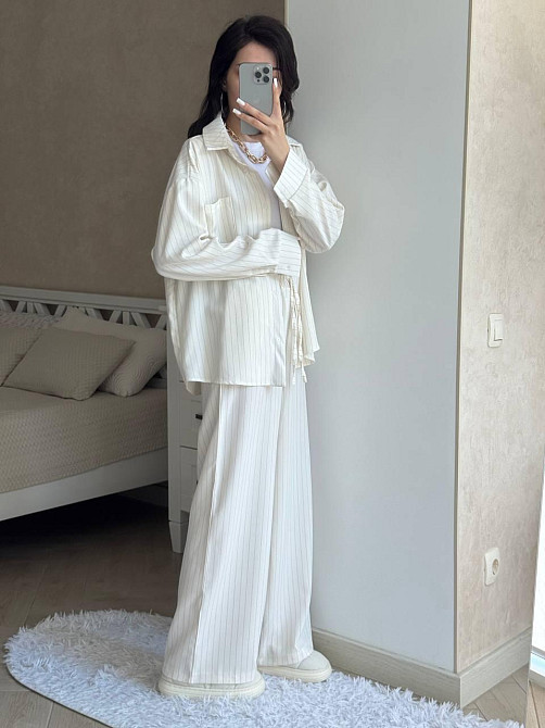 Женский базовый брючный костюм двойка: рубашка и брюки в полоску турецкий тиар 48/52, Молочный Одесса - изображение 3