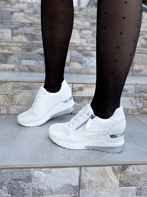 Stilli Снікерси жіночі STILLI білі еко-шкіра платформа 37р. (106-2) Коломыя - изображение 1