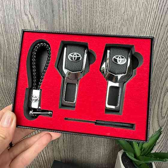 Заглушки для ременів безпеки + ремінець брелок у коробочці Toyota BMW Lexus Mazda Nissan Chevrolet ( 20223 ) Харків
