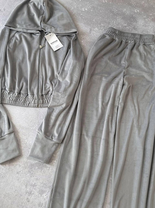 Жіночий повсякденний велюровий костюм-двійка із широкими штанами та укороченою кофтою плюшевий велюр Сірий, 46/48 Одеса - фото 9