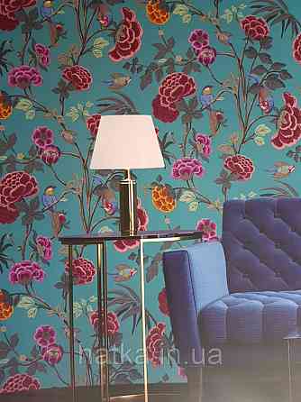 Шпалери флізелінові Decoprint екологічно чисті Daimon квіти листя гілки птиці рожеві сині на темно зеленому Київ