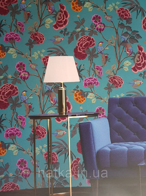 Шпалери флізелінові Decoprint екологічно чисті Daimon квіти листя гілки птиці рожеві сині на темно зеленому Київ - фото 1