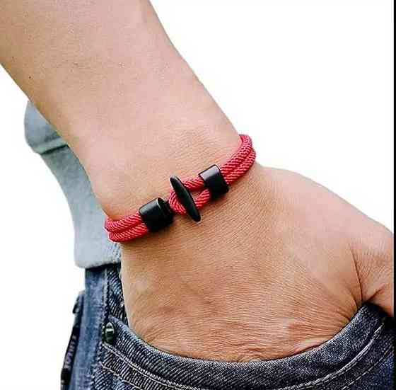 Расный плетёный браслет с чёрным металлическим замком-якорем Киев