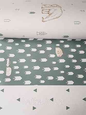 Шпалери флізелінові дитячі Caselio Our Planet дерева ялинки будиночки намети білі машини на сірому Київ