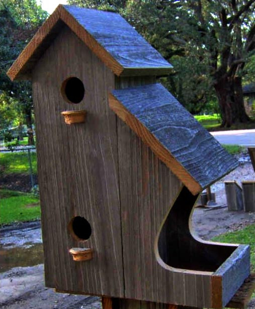 Кормушка со скворечником 