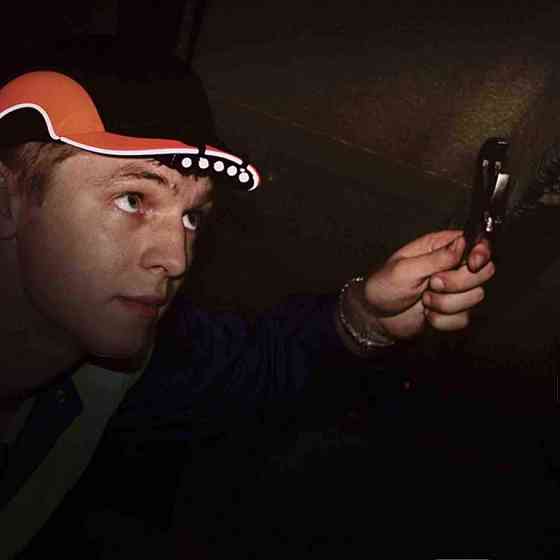 Фонарик светодиодный на козырек кепки с зажимом  WATTON WT-127 на батарейках, фонарь с креплением на кепку Каменец-Подольский