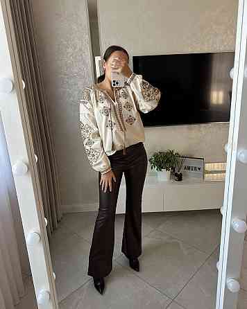 Жіноча сучасна вишиванка в пастельних кольорах бавовна Одеса