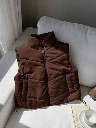 Женская укороченная жилетка с карманами на молнии плащевка эмми на синтепоне Шоколад, 46/48 Одесса