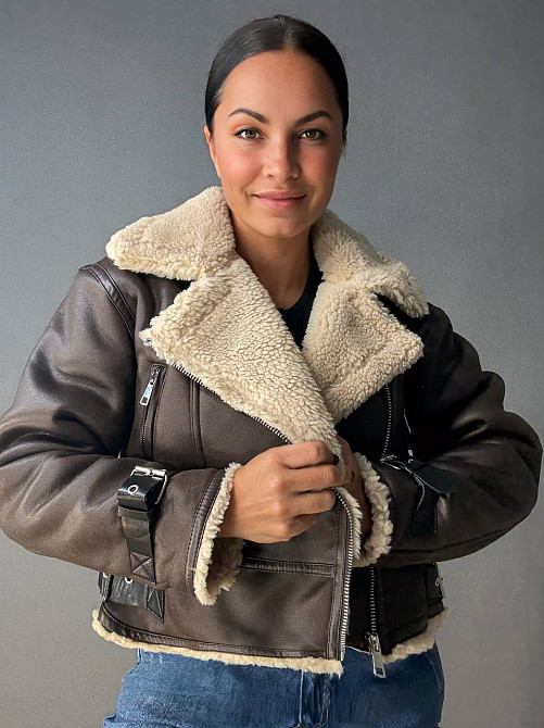 Дублянка жіноча Aftf Basic 2418 коротка косуха з бежевим хутром коричнева, коричневий, S Київ - фото 9