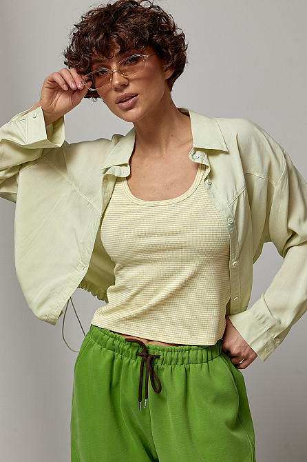 Короткая хлопковая рубашка на затяжках с майкой, салатовая, ONE SIZE, однотонный костюм-двойка Лубны - изображение 5