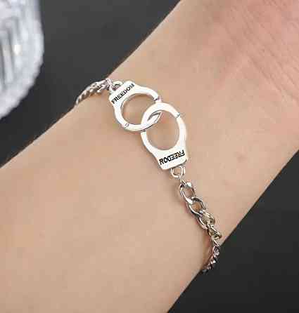 Мужской серебристый браслет с гравировкой 