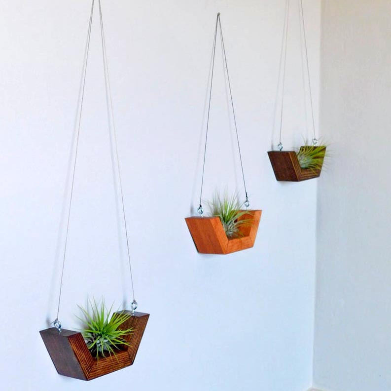 Полка настенная для цветов 