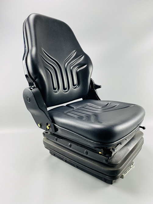 Сиденье трактора и спец. техники универсальное.  полиуретановая пена высокой плотности + кож. зам амортизация Мукачево - изображение 1